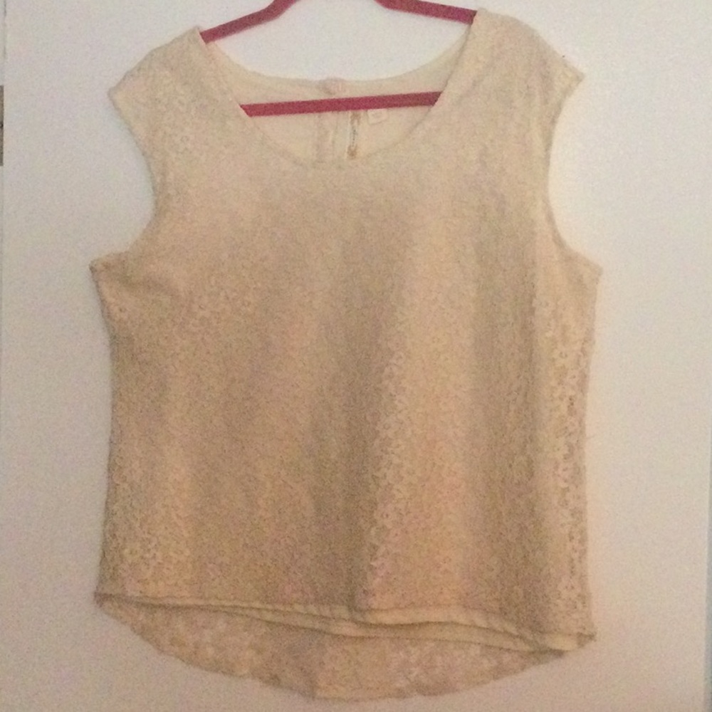 Cream Colored Lace Sleeveless Top. Size XL.
